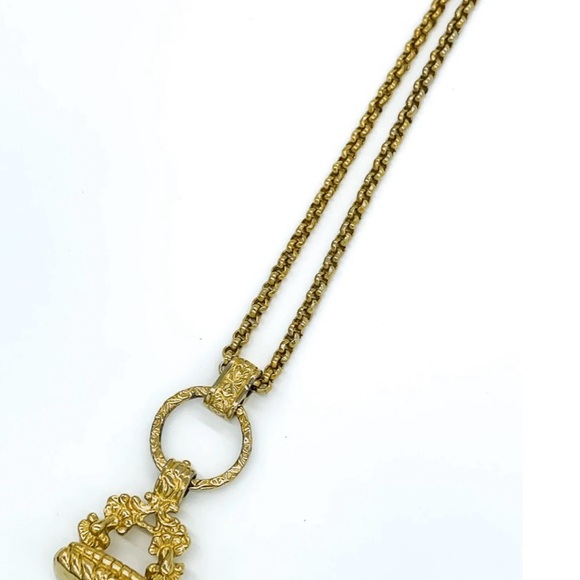 #134 Vintage Joan Rivers Renaissance Gold tone English Coat of Arms Necklace - Picture 2 of 7